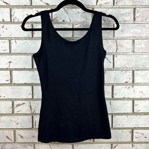Hanro | Black and White Tanks - Picture 10 of 14